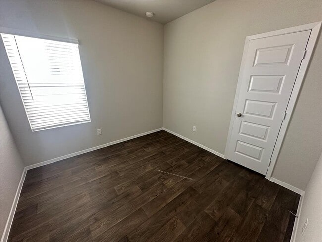 Building Photo - 2700 Towy Rd