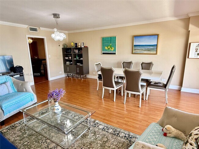 Building Photo - 1800 NE 114th St