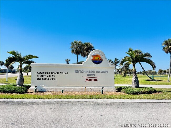 Building Photo - 411 NE Plantation Rd