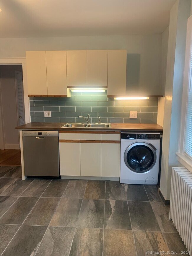 Building Photo - 419 High St