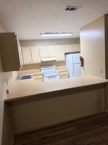 Building Photo - 1110 Sheffield Ave