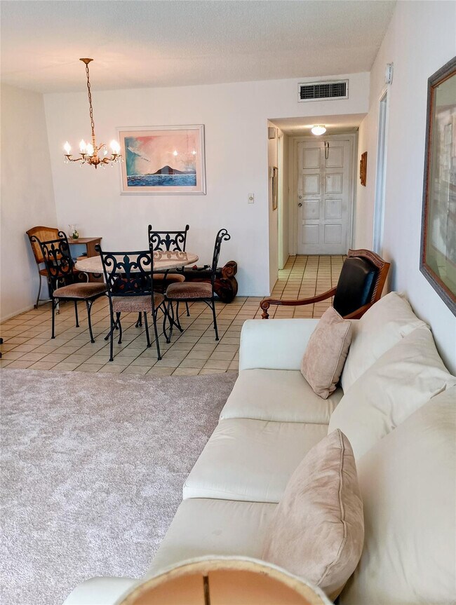 Building Photo - 3200 N Palm Aire Dr