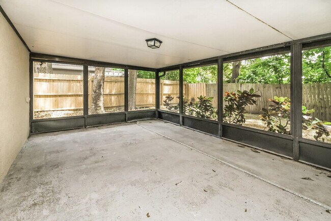 Building Photo - 1045 Piedmont Oaks Dr
