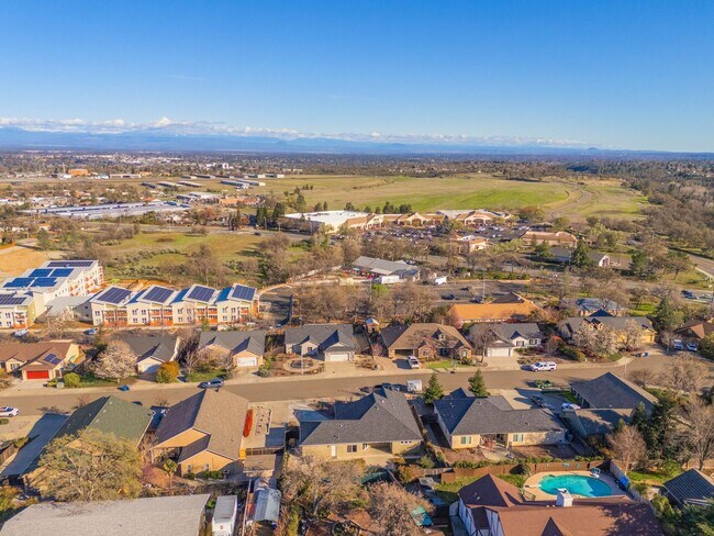 Building Photo - 3-bedroom, 2-bathroom home in great neighb...