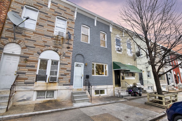 Building Photo - 429 N Lakewood Ave