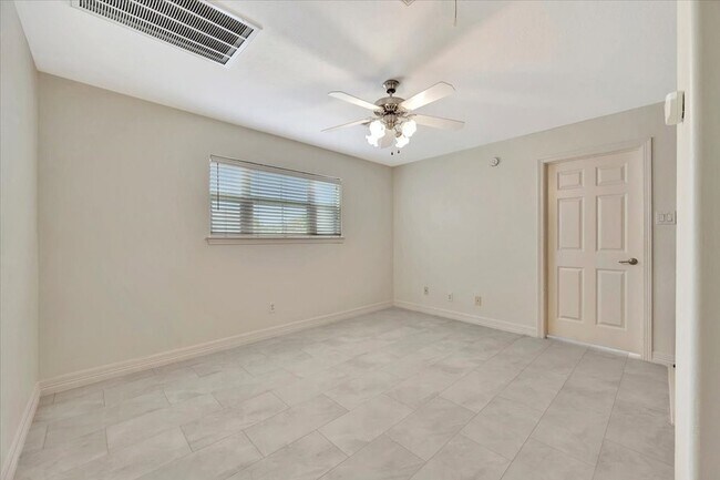 Building Photo - 12430 Timber Hollow