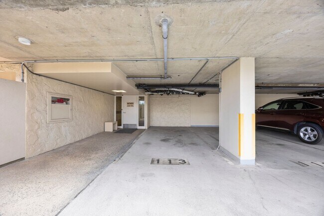 Building Photo - Beautiful 2BR/2BA Condo Close to Ala Moana & Downtown
