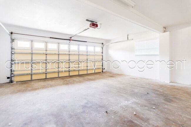 Building Photo - Impeccable, Fully Remodeled 3/2 Convenient to UCF!