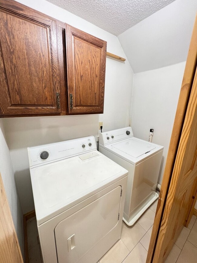Building Photo - Spacious 3bd/2ba - AVAILABLE NOVEMBER!