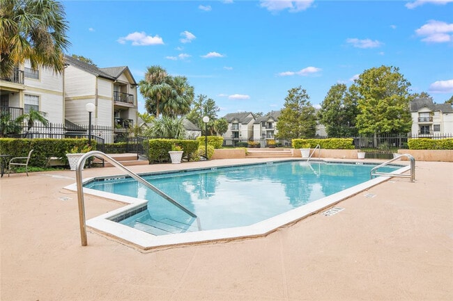 Building Photo - 1964 Lake Atriums Cir