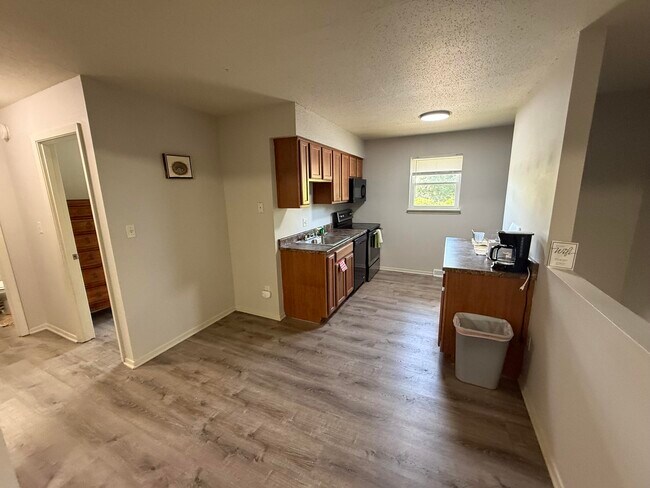 Building Photo - 207 Wheaton Ct