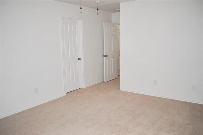 Building Photo - 2408 Bluffstone Dr