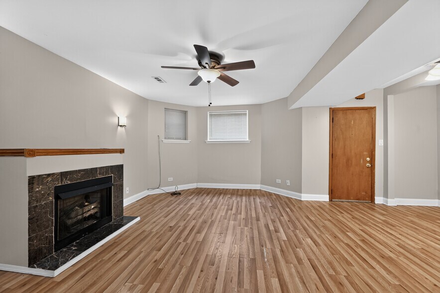 Building Photo - 1516 W Farwell Ave