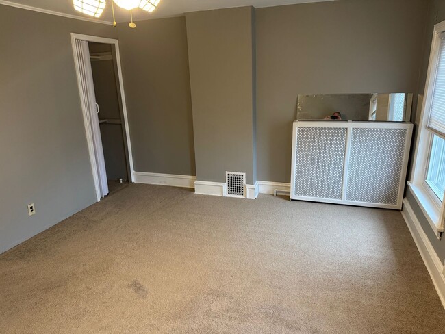 Building Photo - West Conshohocken 4 Bedroom 2 brick bath T...