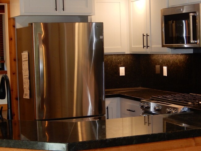 Building Photo - 1,188 Square Foot Recently built custom Cr...
