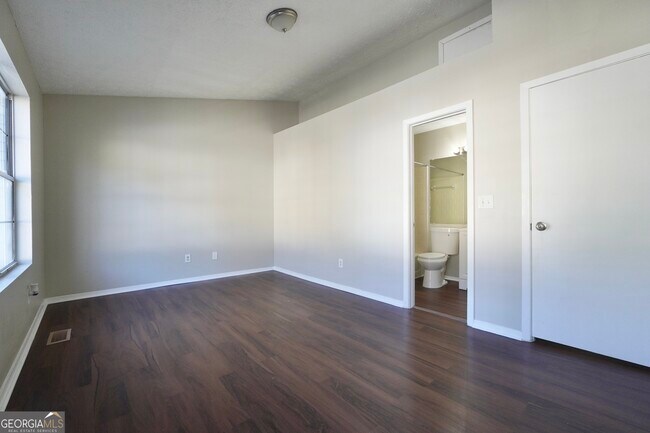 Building Photo - 5702 Wells Cir