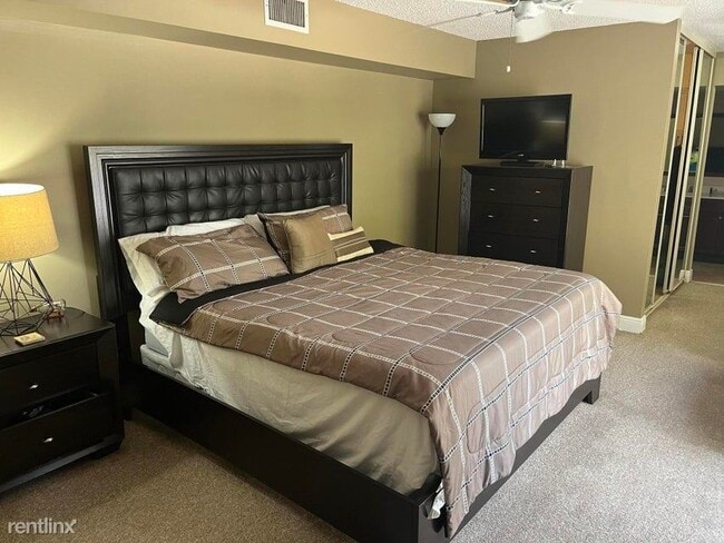 Building Photo - 3 br, 2.5 bath House - 1503 15th Ter # 1503