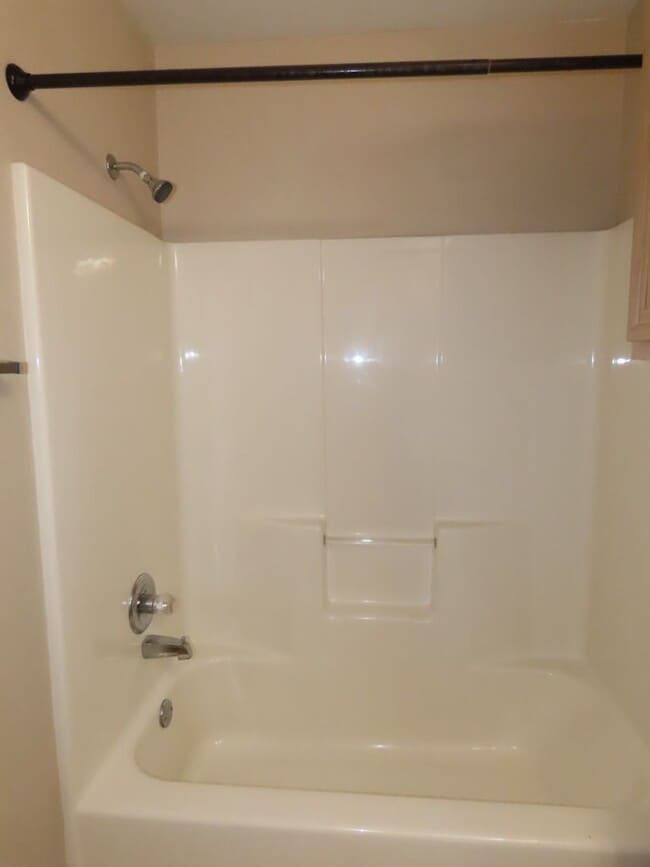 Building Photo - Charming 3 Bedroom, 2 Bath House in Flint-...
