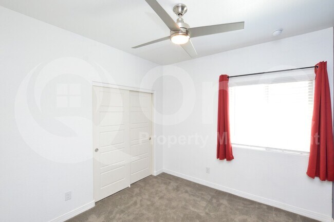 Building Photo - 367 E Kona Dr