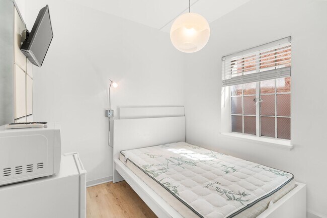 Interior Photo - 335 Pacific Avenue