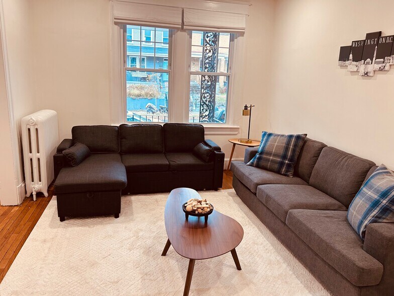 Building Photo - 1826 A St SE