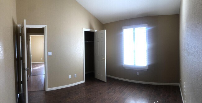 Building Photo - 556 Pinar Del Rio Dr