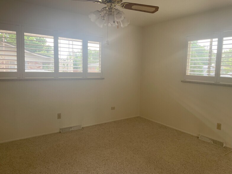 Building Photo - 501 Lois Dr
