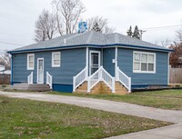 Building Photo - West Side Luxury Home! Totally Renovated!