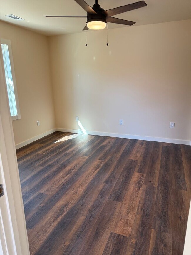 Building Photo - Simonds Road Duplex