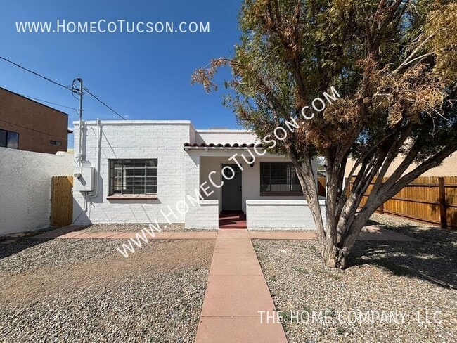 Primary Photo - 3149 E Fairmount St