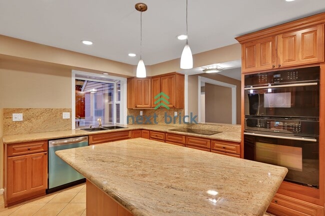 Building Photo - Stunning Bellevue Home for Rent