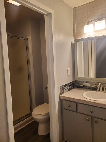 Building Photo - 7307 N Hamilton St