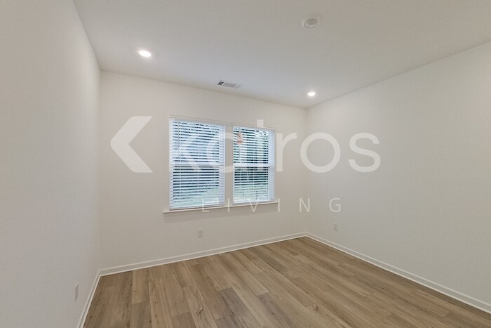 Building Photo - 115 Silver Maple Ln