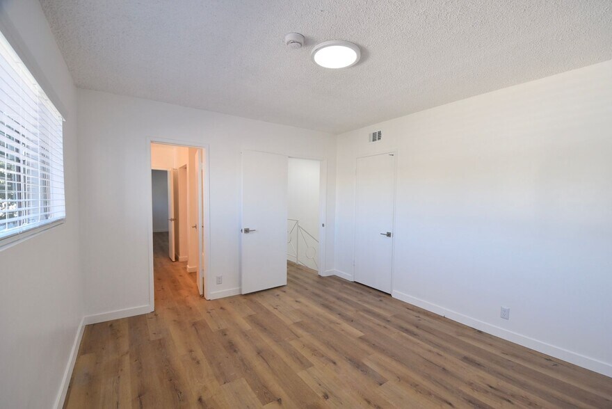 Building Photo - 10855 Morrison St