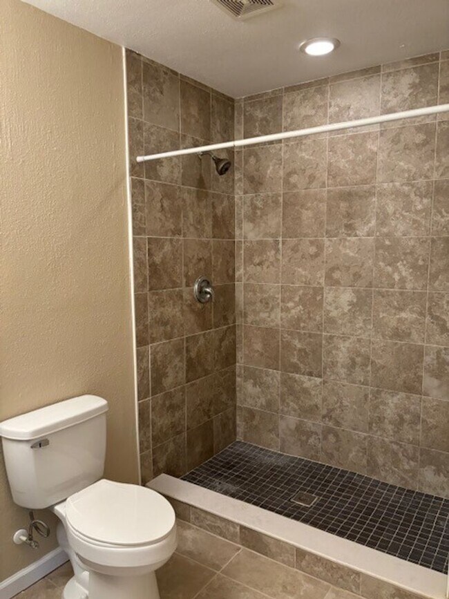 Building Photo - 120 Hardin Pl