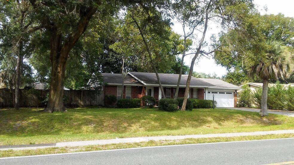 Full exterior view - 2620 Moody Ave