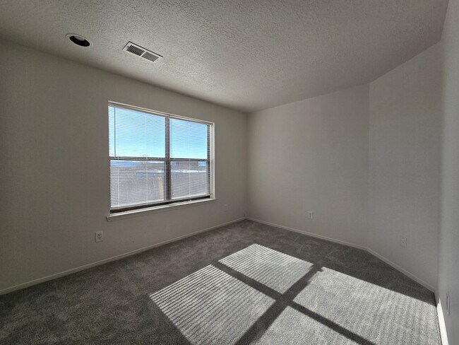 Building Photo - 4223 Sundance St