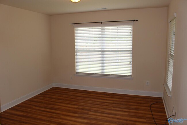 Building Photo - 103 Glen View Dr