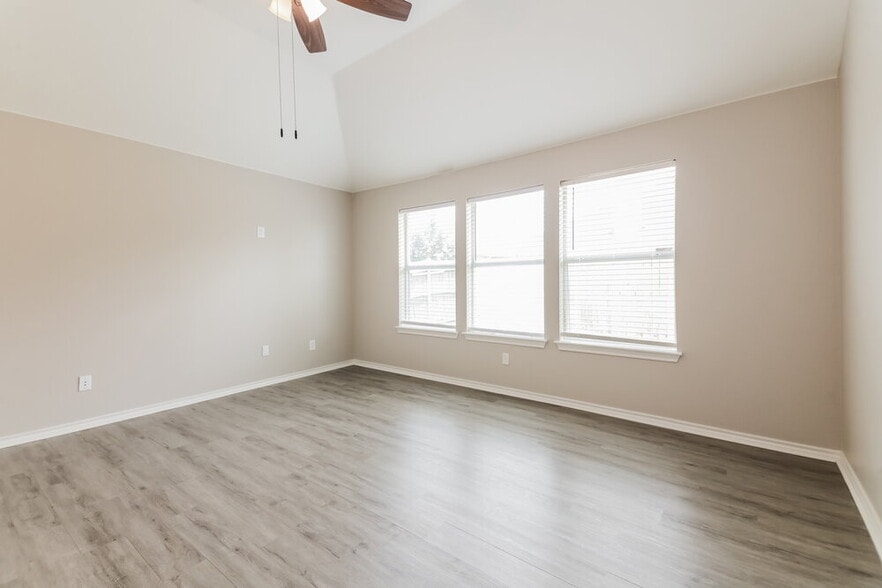 Building Photo - 1008 Halifax Ln