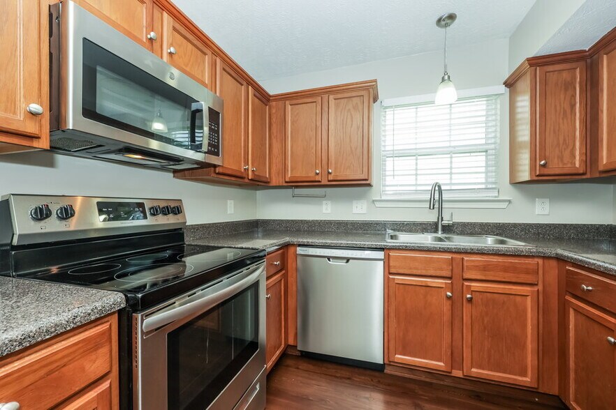 Building Photo - 1531 St Andrews Dr