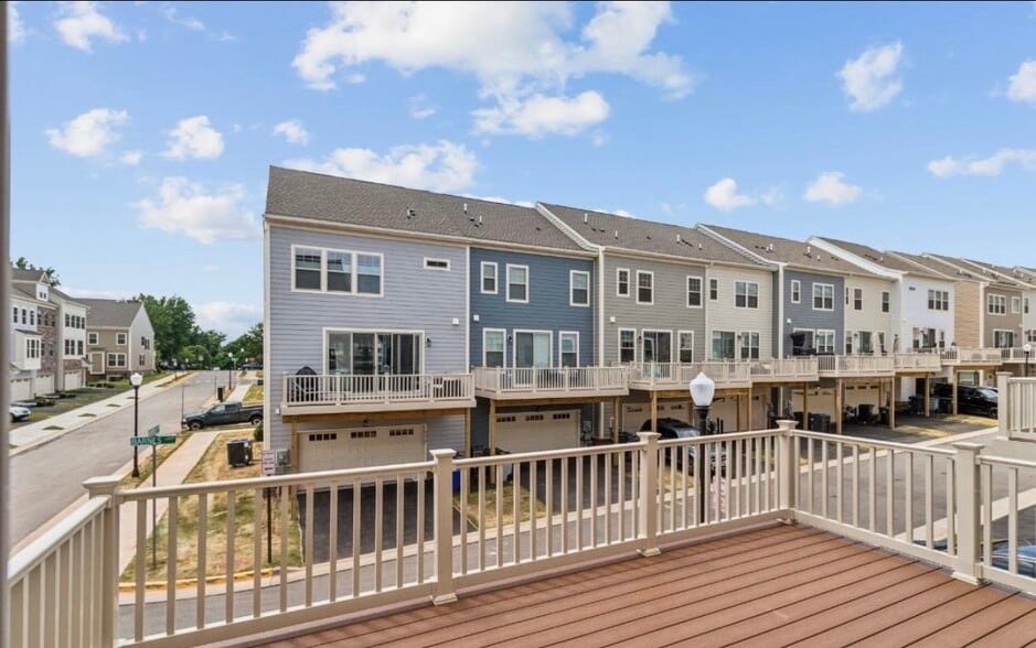 Building Photo - 9377 Barnes Loop