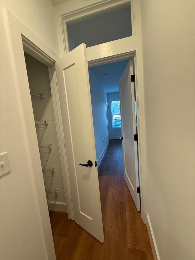 Building Photo - 909 Bainbridge St