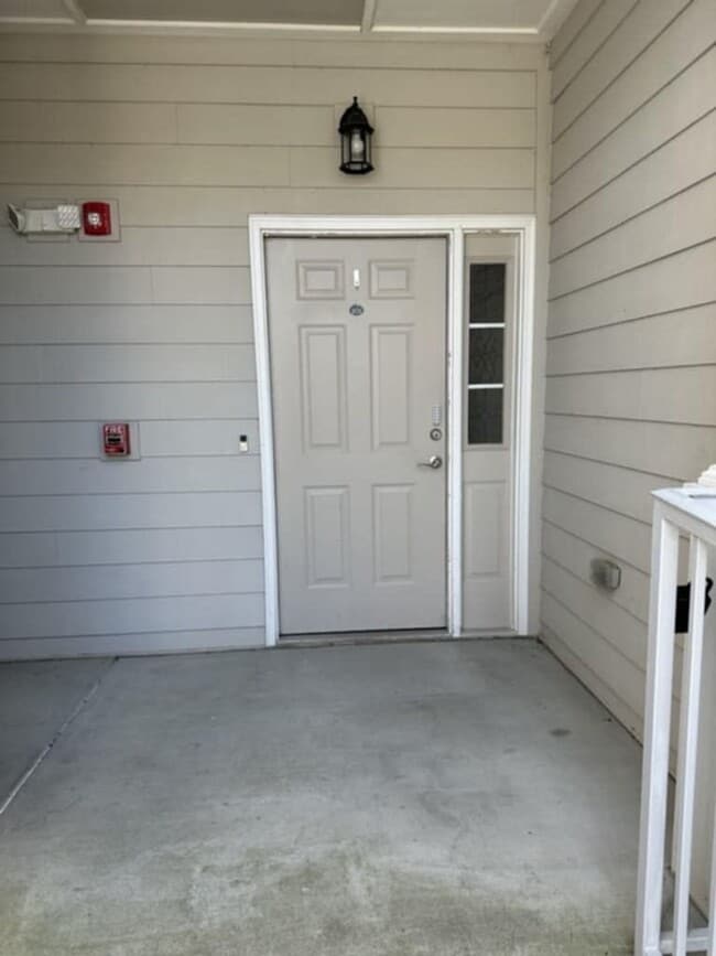 Building Photo - Condo in gated Anderson Creek Club!