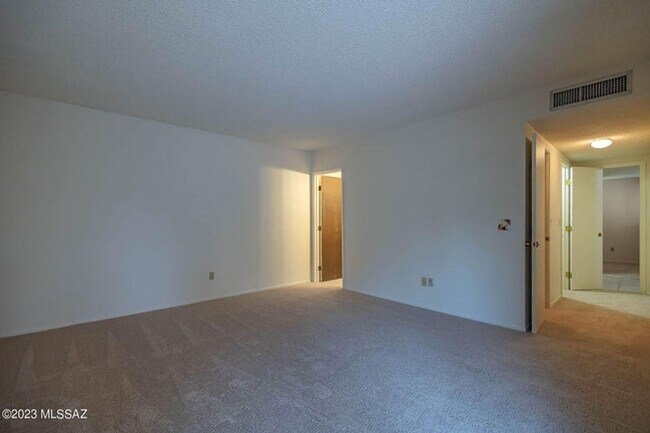 Building Photo - Affordable 2 Bedroom 2 Bath Townhome Near ...