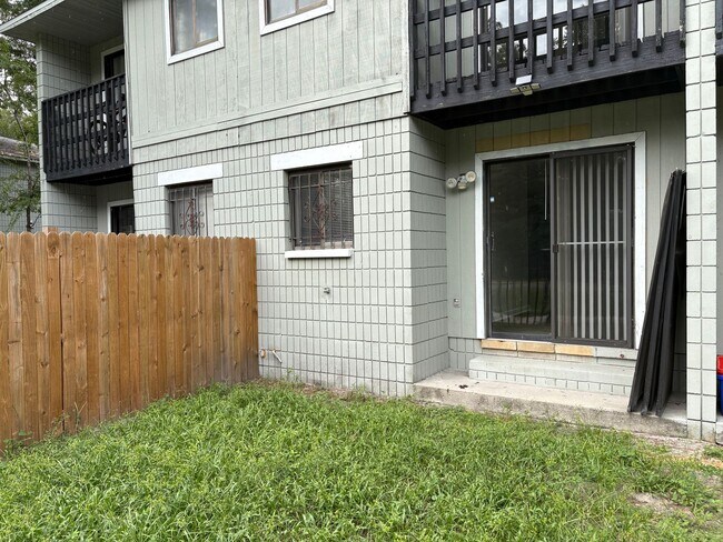 Building Photo - 724 SW 68th Terrace