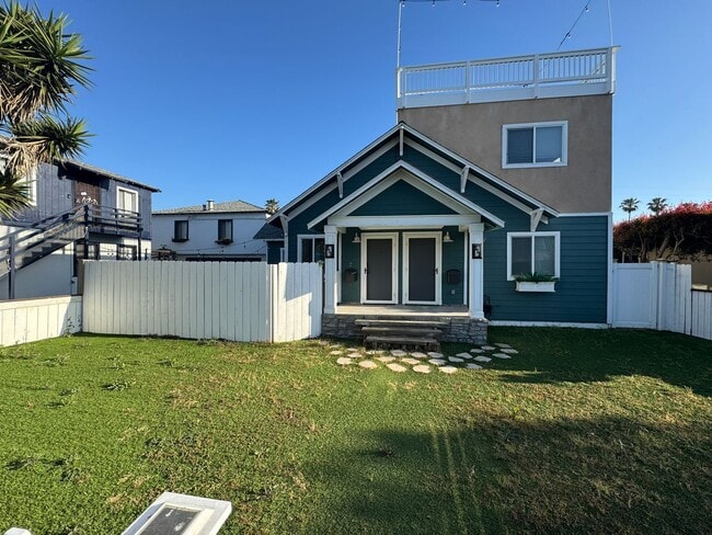 Building Photo - Remodeled | Private Side Yard