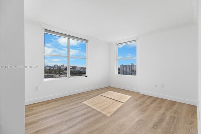 Building Photo - 1800 Sunset Harbour Dr