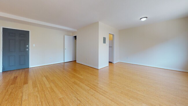 Building Photo - 3900 Tunlaw Rd NW