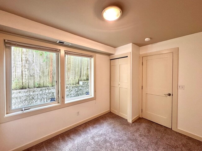 Building Photo - Convenient Northgate 3B Townhome