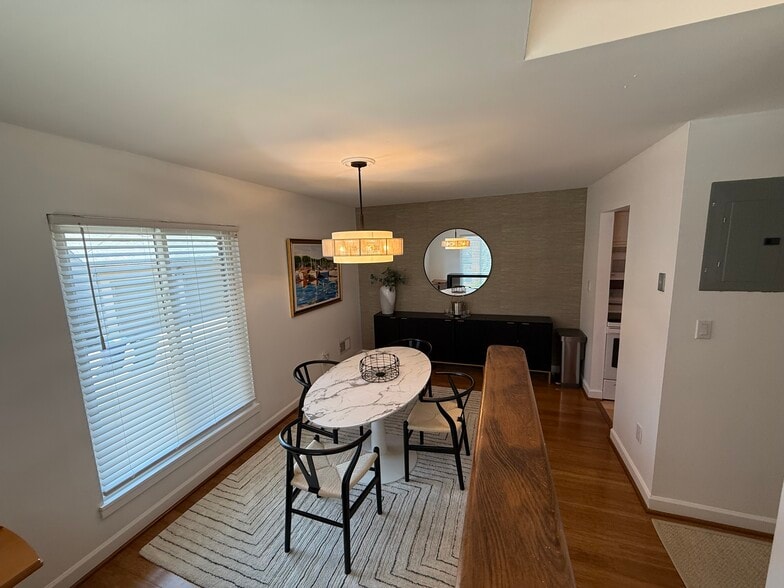 Dinning Room - 287 Lear St